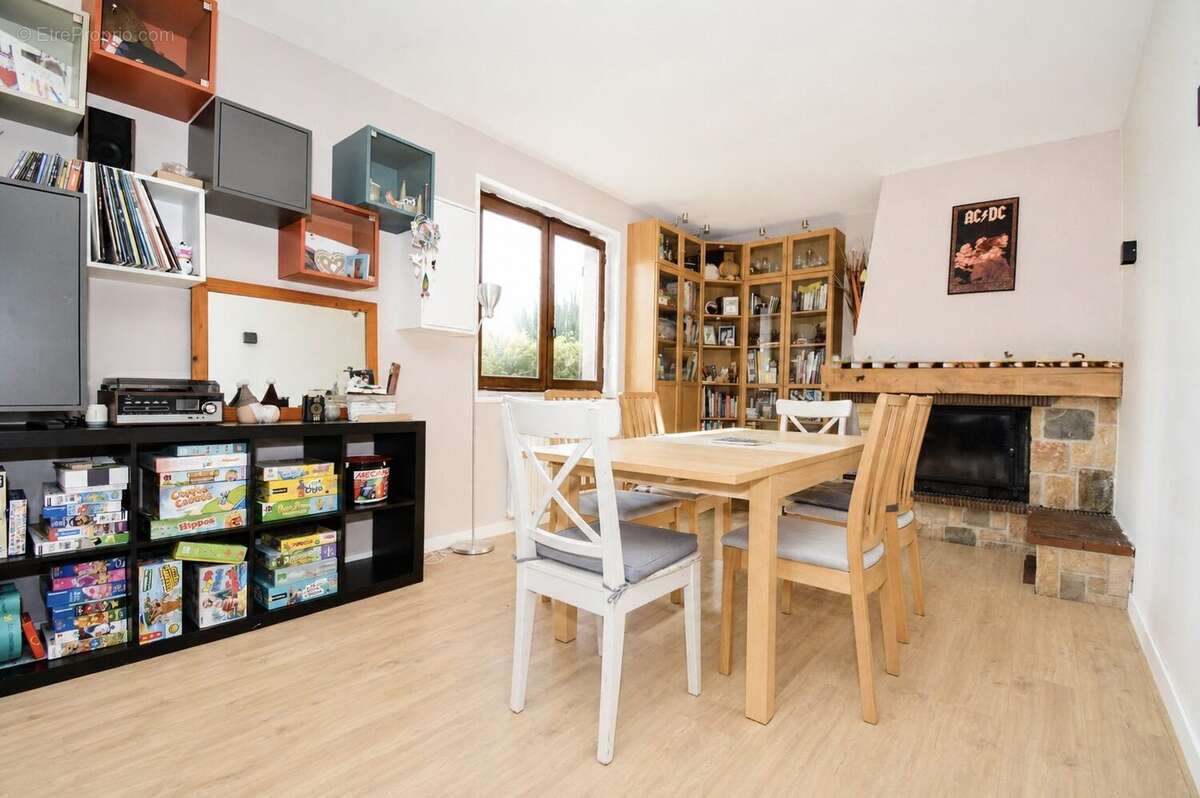 Maison 130 m² à Saint-Bonnet-Pres-Riom  - photo 4