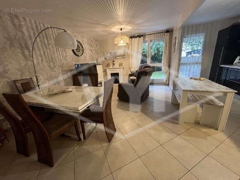 Appartement à COMBS-LA-VILLE