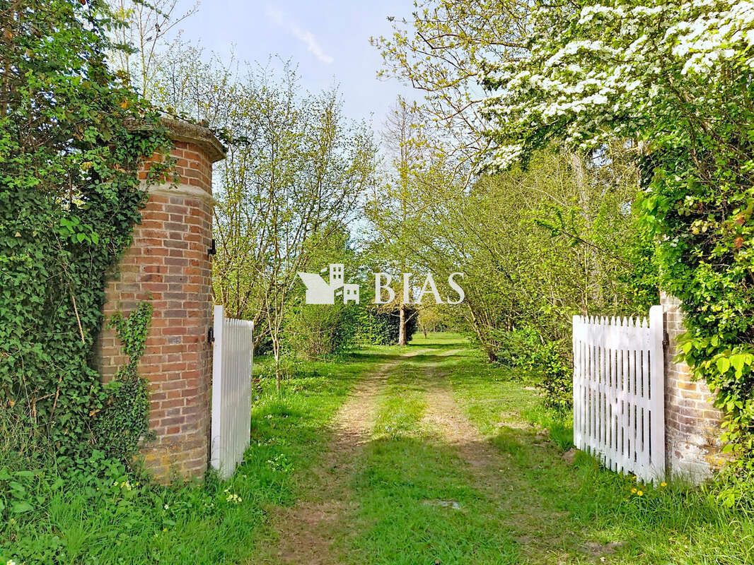 Terrain à BOURG-ACHARD