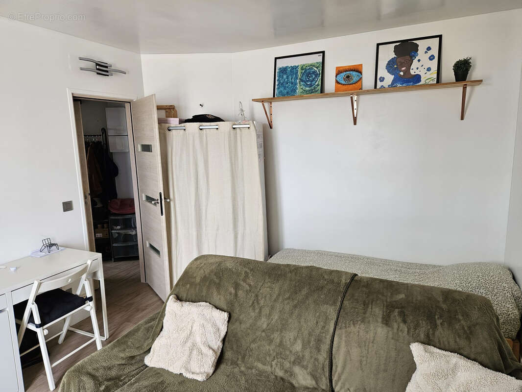 Appartement à COURBEVOIE