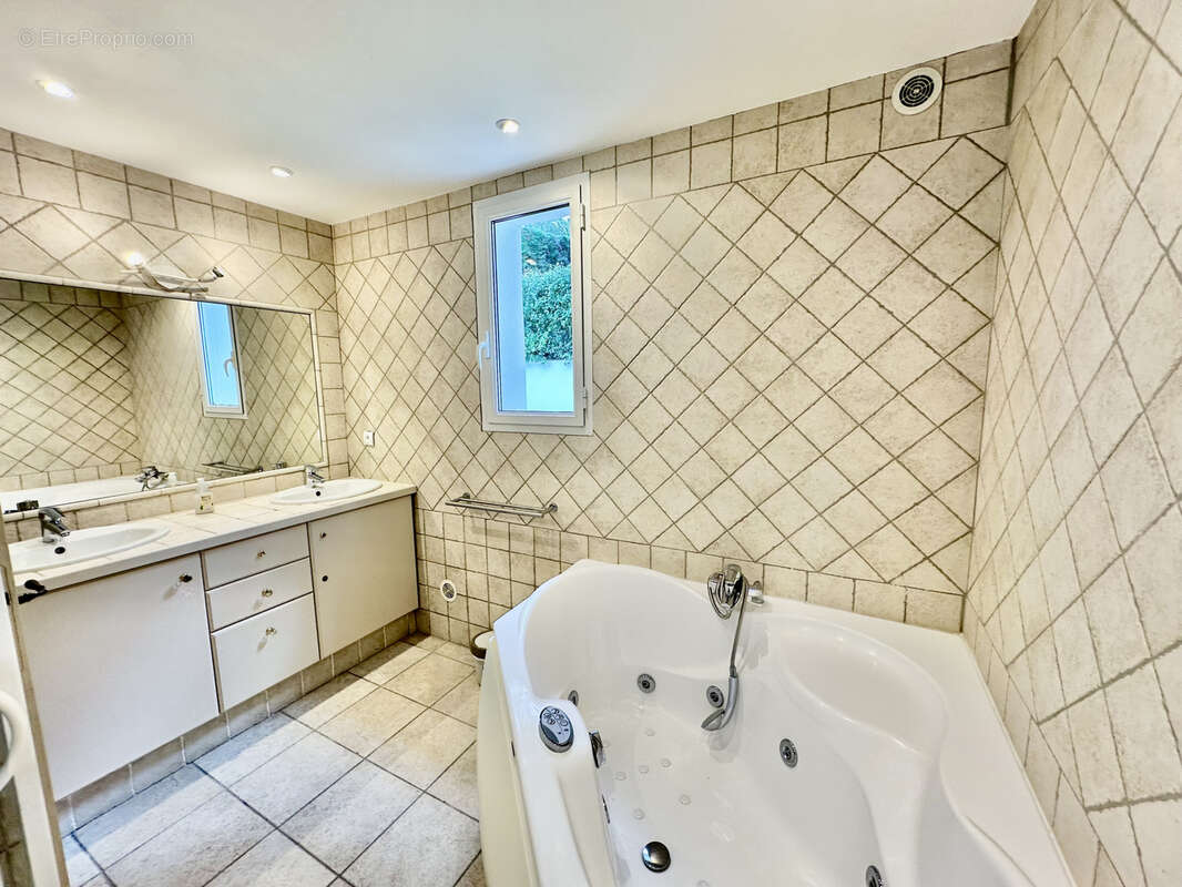 Maison à MOUGINS