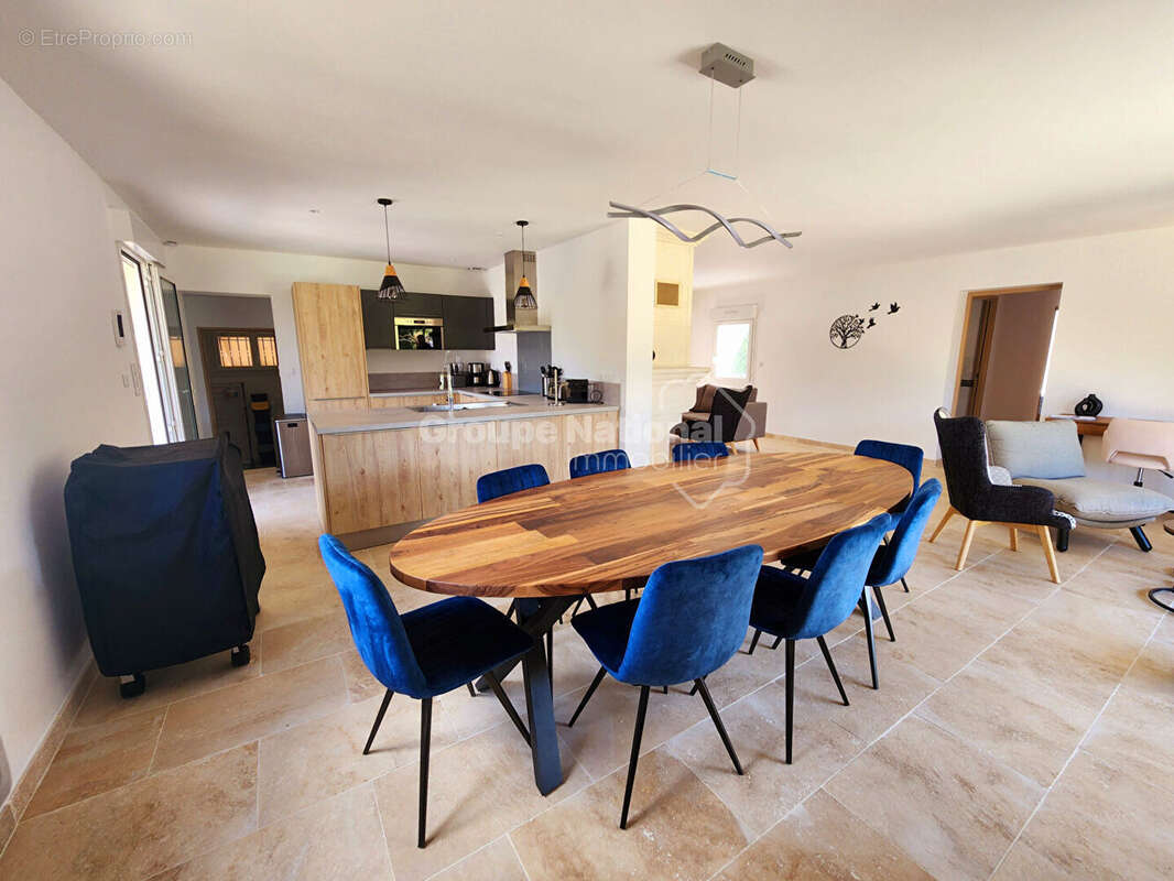 Maison à FONTVIEILLE