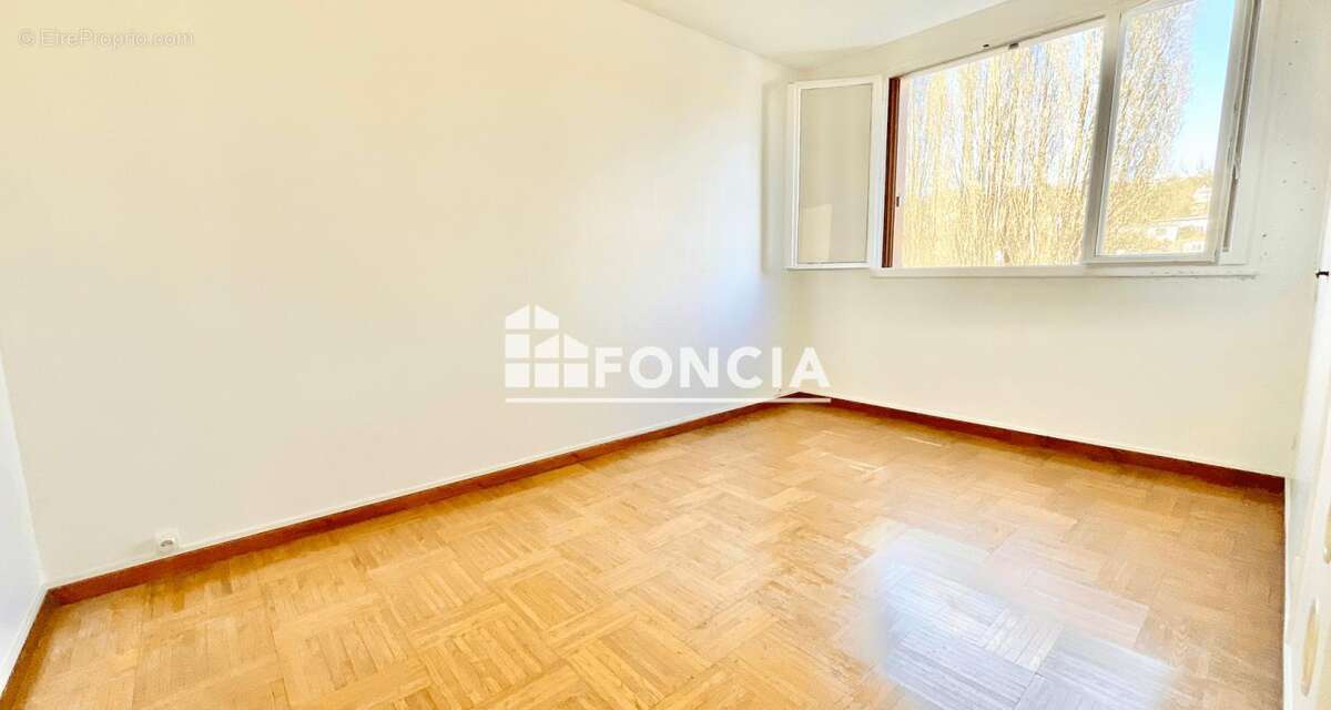 Appartement à LE PLESSIS-ROBINSON