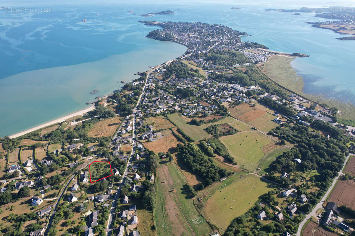 Terrain à SAINT-JACUT-DE-LA-MER