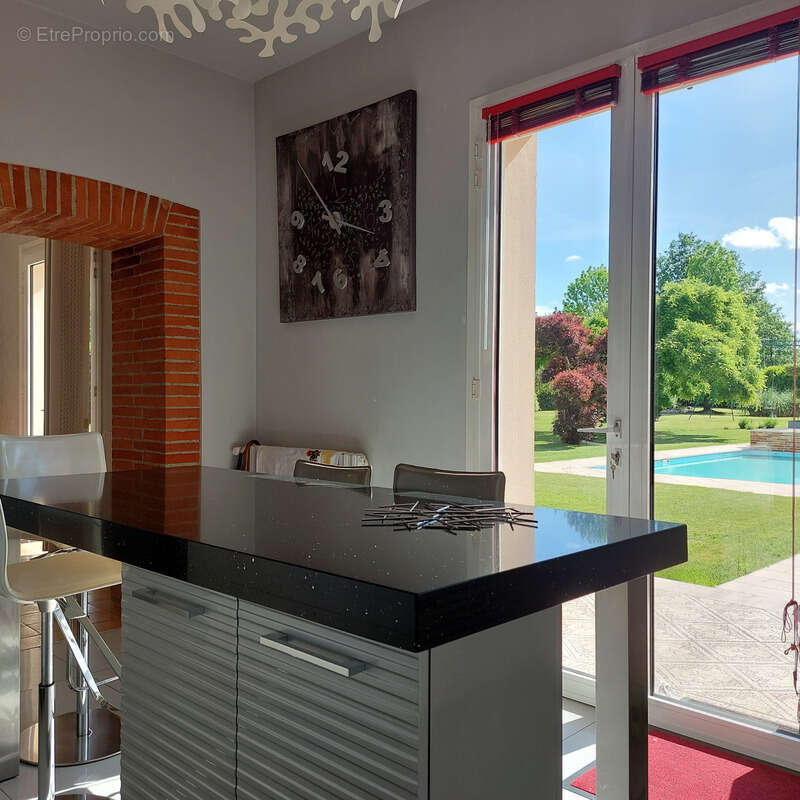 Maison à vendre 13 pièces MONTAUBAN (82), salle de reception, parking, bureaux, cave, dépendances,  parc de 8000m2, 2 entrées in - photo 21