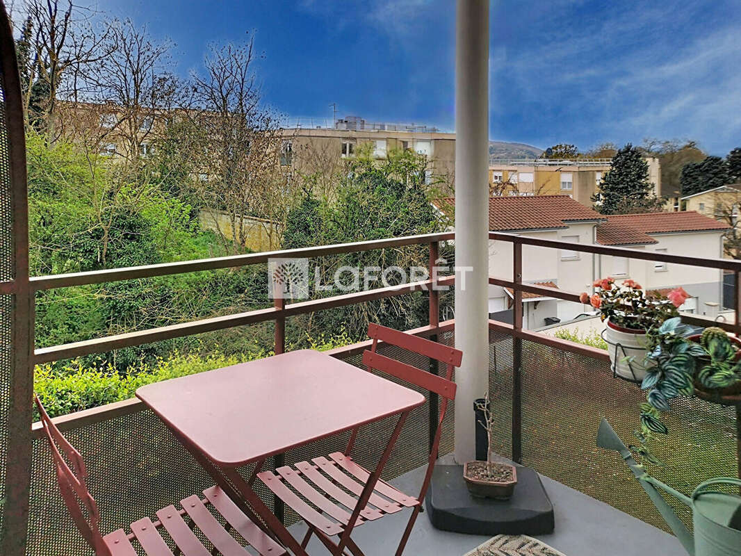 Appartement à GENAY