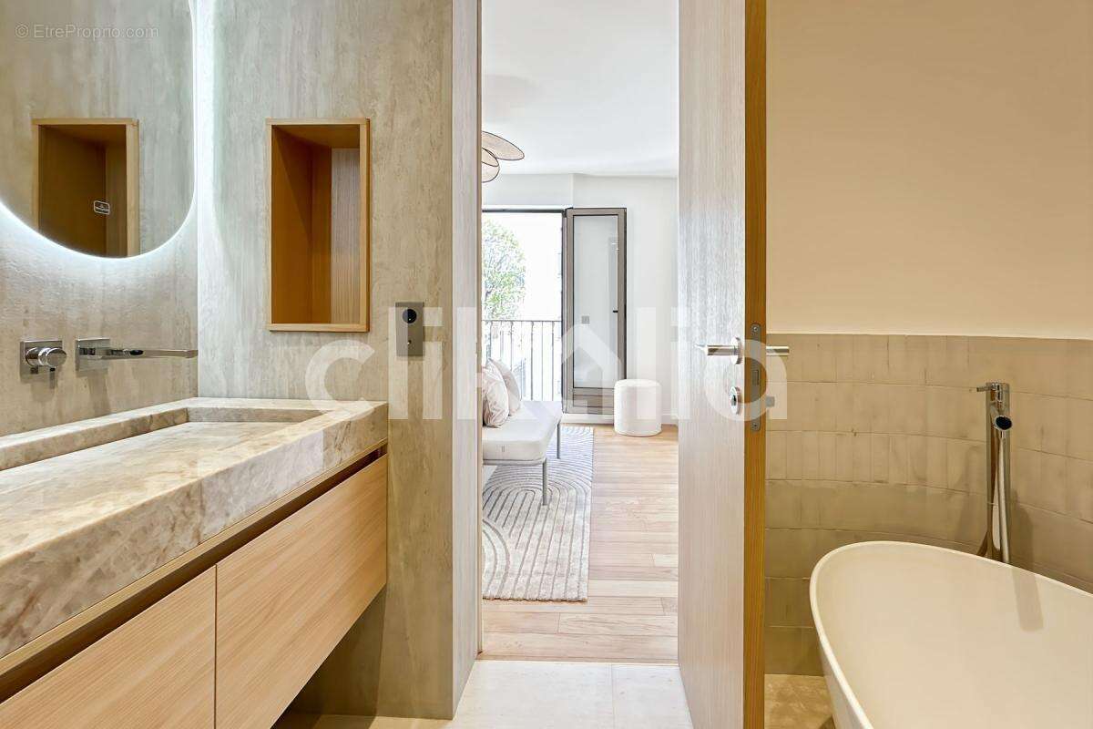 Appartement à PARIS-7E