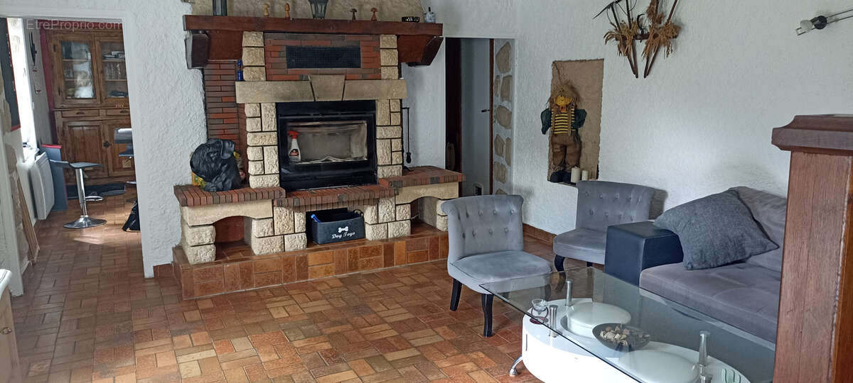 Maison à CHARBONNIERES-LES-VIEILLES