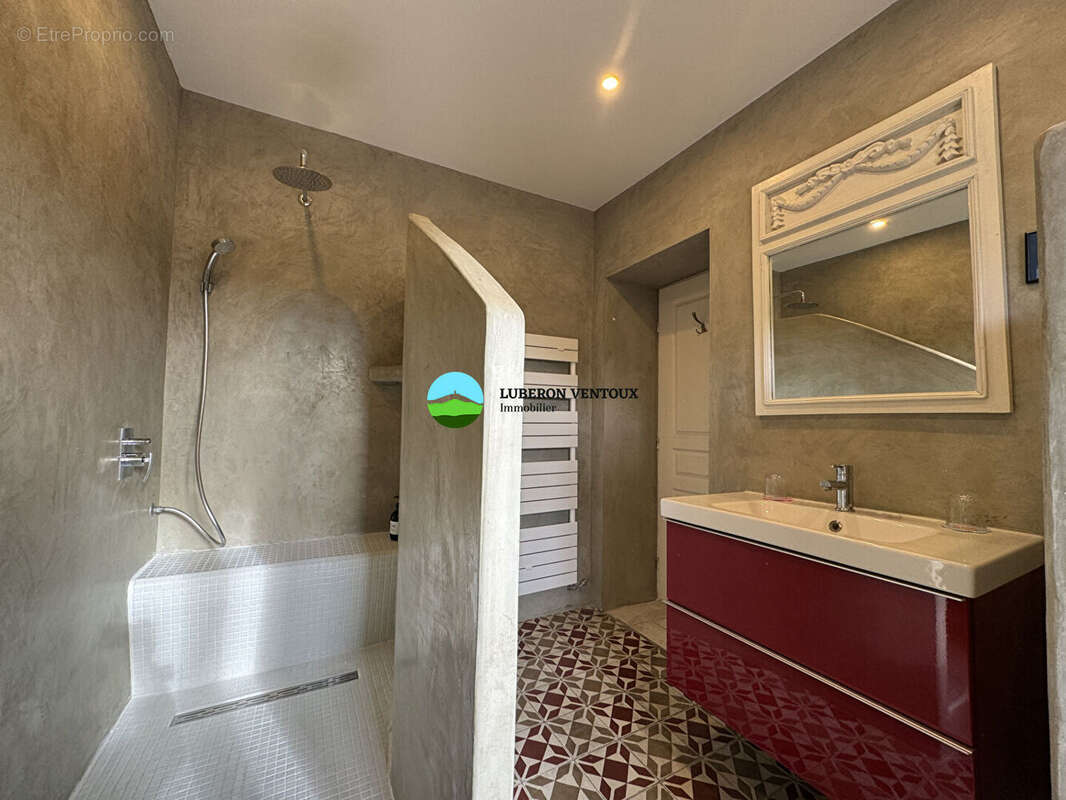 Maison à PERNES-LES-FONTAINES