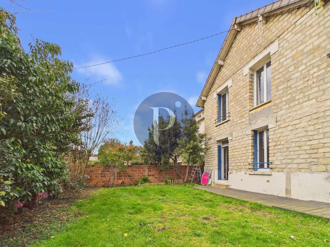 Maison à VERRIERES-LE-BUISSON