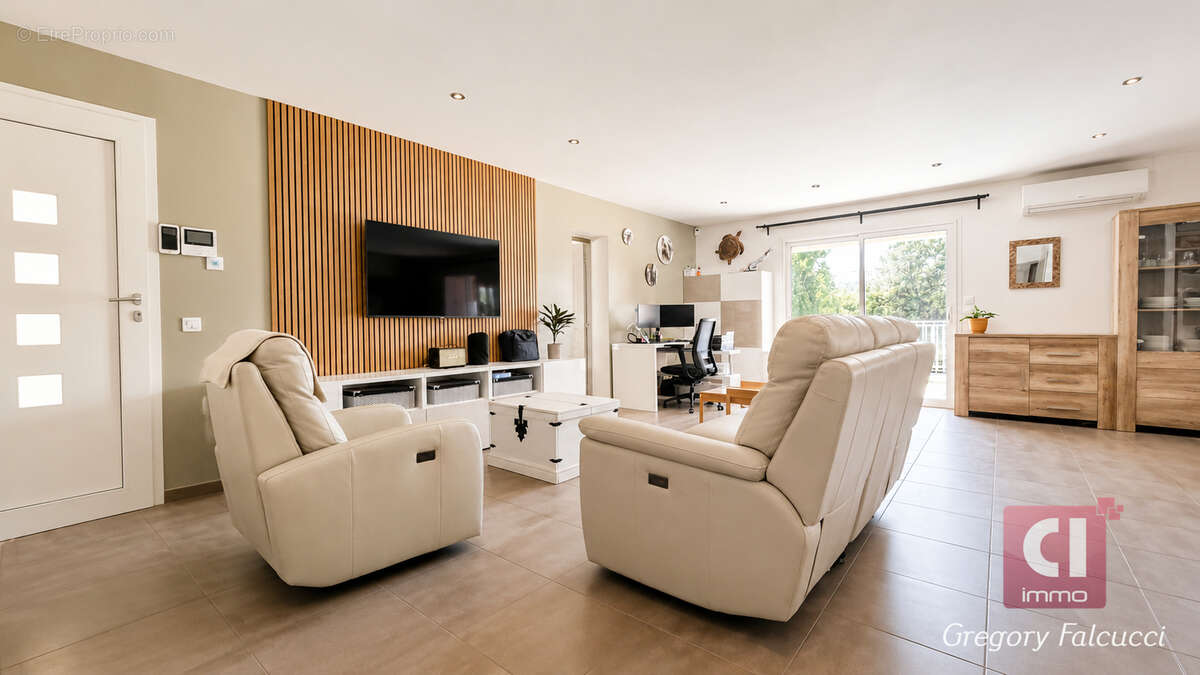 Maison à FLASSANS-SUR-ISSOLE