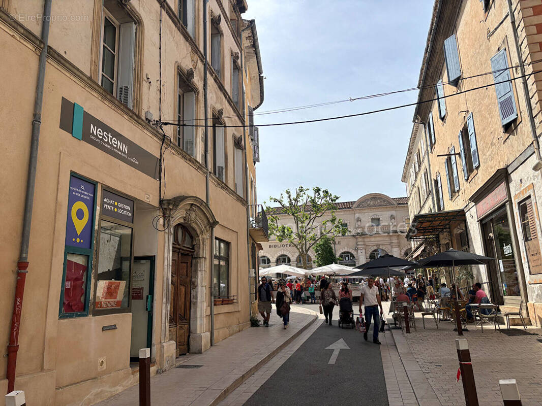 Commerce à APT