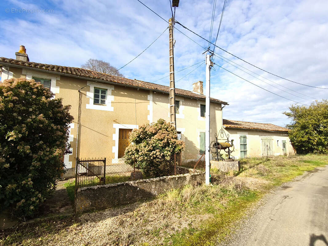 Maison à SOMMIERES-DU-CLAIN