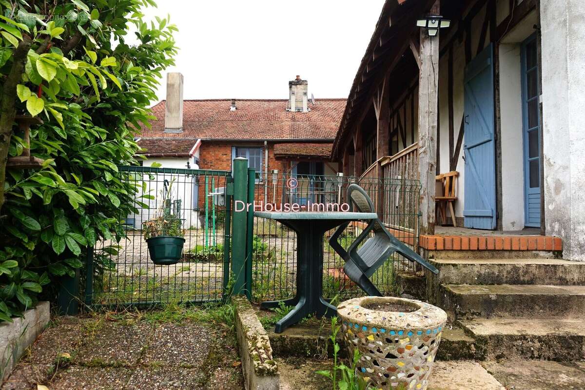 Maison à MONTIERAMEY