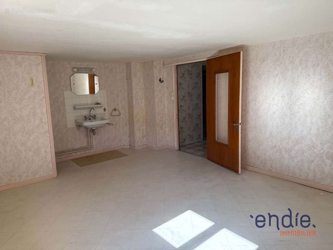 Maison 114 m² à Bourbon-Lancy  - photo 15