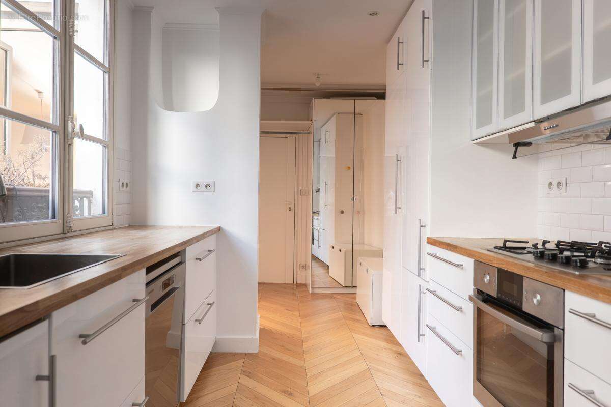 Appartement à PARIS-1E