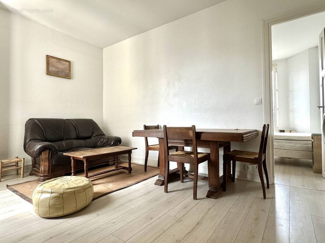 Appartement à COURBEVOIE