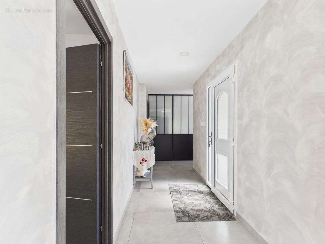 Maison à BAGNOLS-EN-FORET