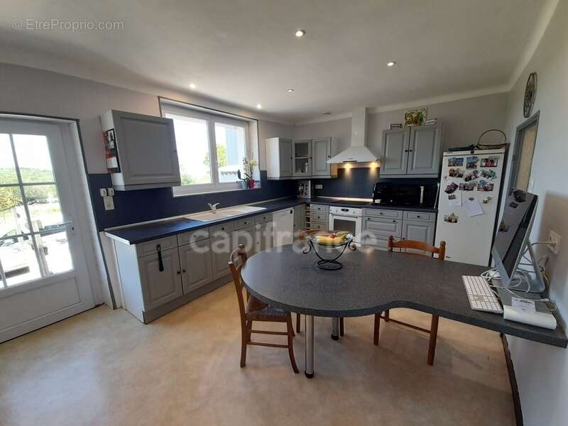 Maison à vendre 4 pièces SAINT THOIS (29520)- 3 chambres- surface habitable 120.27m2- Avec sous-sol- parcelle de 3922m2- dépenda - photo 2