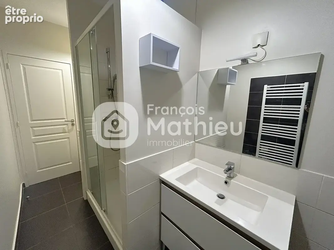 Châtillon-sur-Chalaronne - Appartement T3 d'environ 58 m2. - photo 6