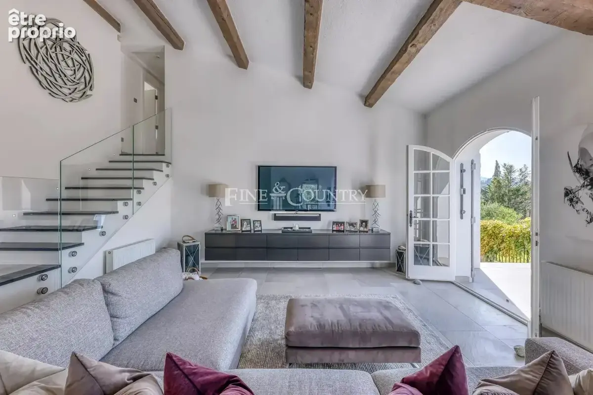Vente villa  à Mandelieu avec piscine  et vue panoramique - photo 9