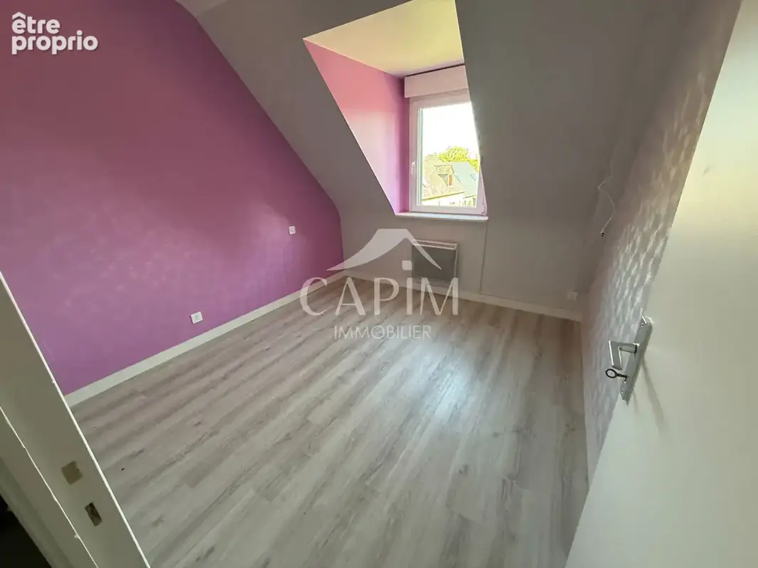 Maison Melle 6 Pièces- 112m² hab - 5 ch. -  Deux garages- Terrain 1073m²-Dépendance-Bon état - photo 6