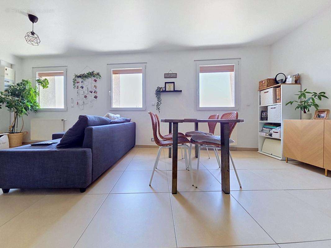 Appartement - Duplex - 2 Chambres - Cave - Place de parking privative en sus - Proche commodités - photo 4