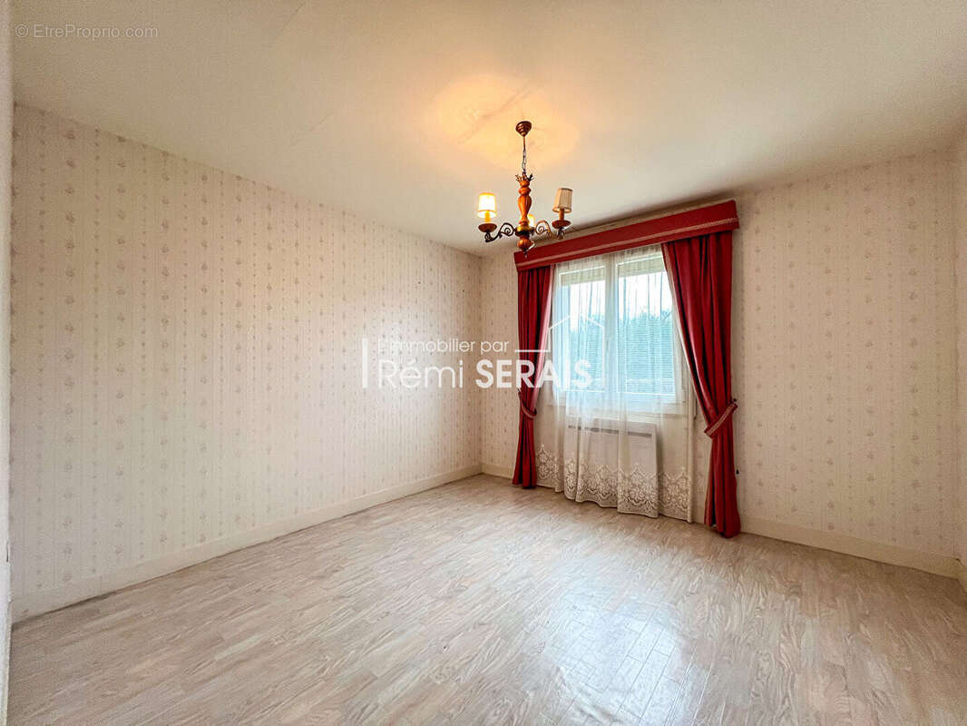 Montmerrei - Maison familiale avec jardin et garages - photo 5