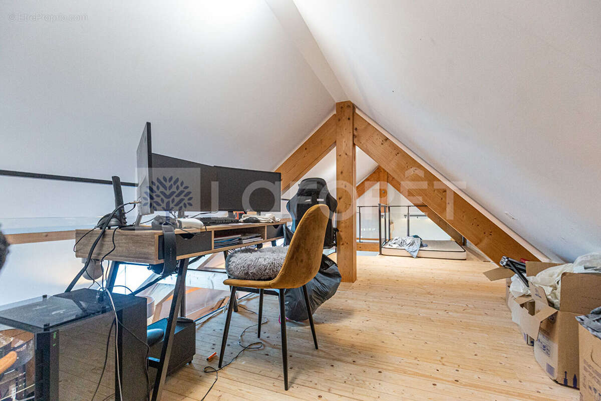 Agence immobiliere laforet - "dodonea" - annecy / seynod - appartement duplex t5 de 189,4m² au sol et 119m²  loi carrez - cave - - photo 15