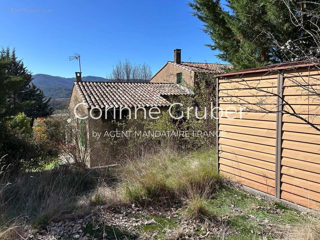 Appartement à MALLEMOISSON