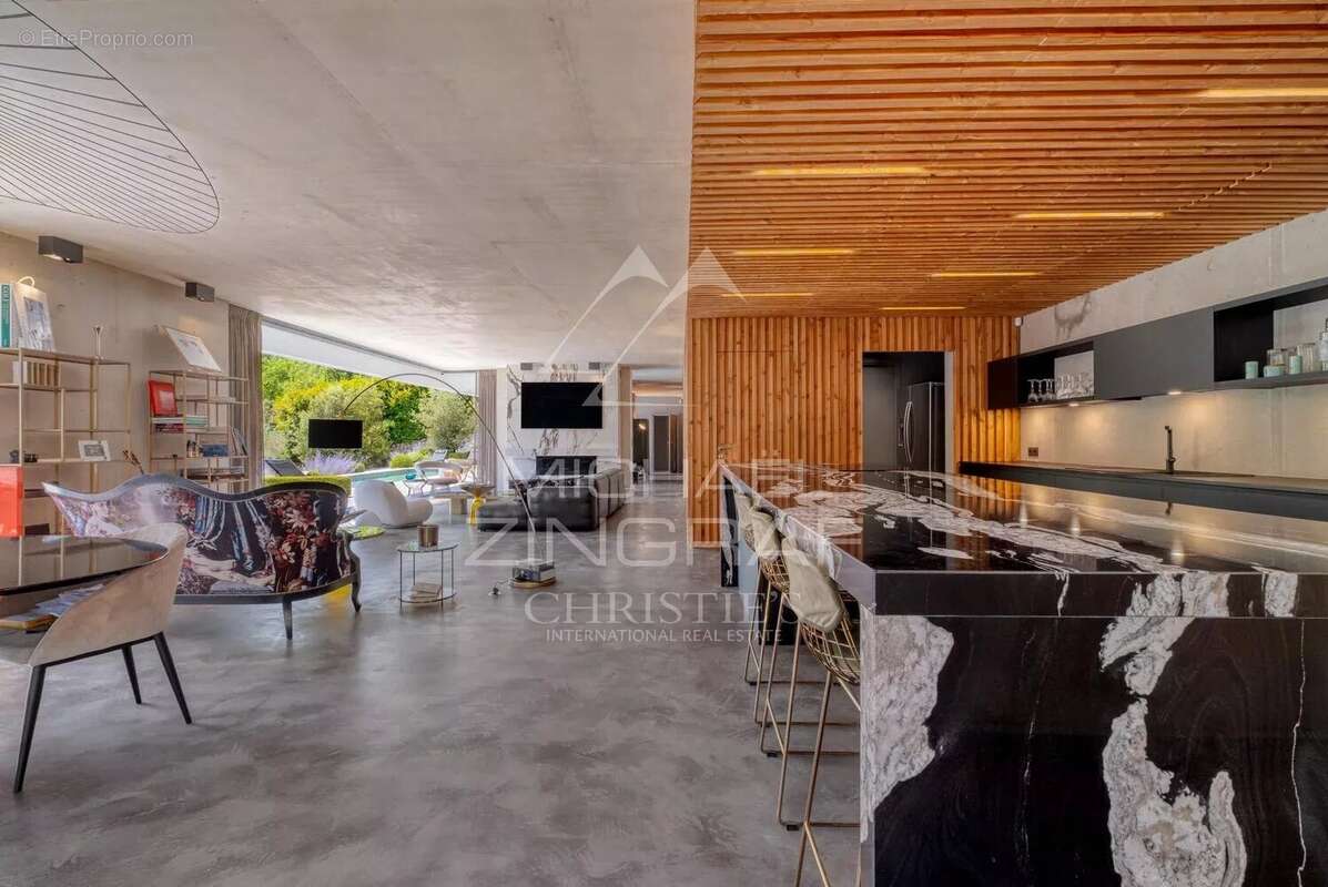 Valbonne - Villa contemporaine au cœur d'un écrin de verdure - photo 5