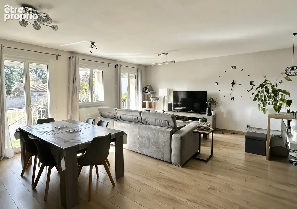 Exclu st-genis-les-ollieres maison renovee avec piscine - photo 2