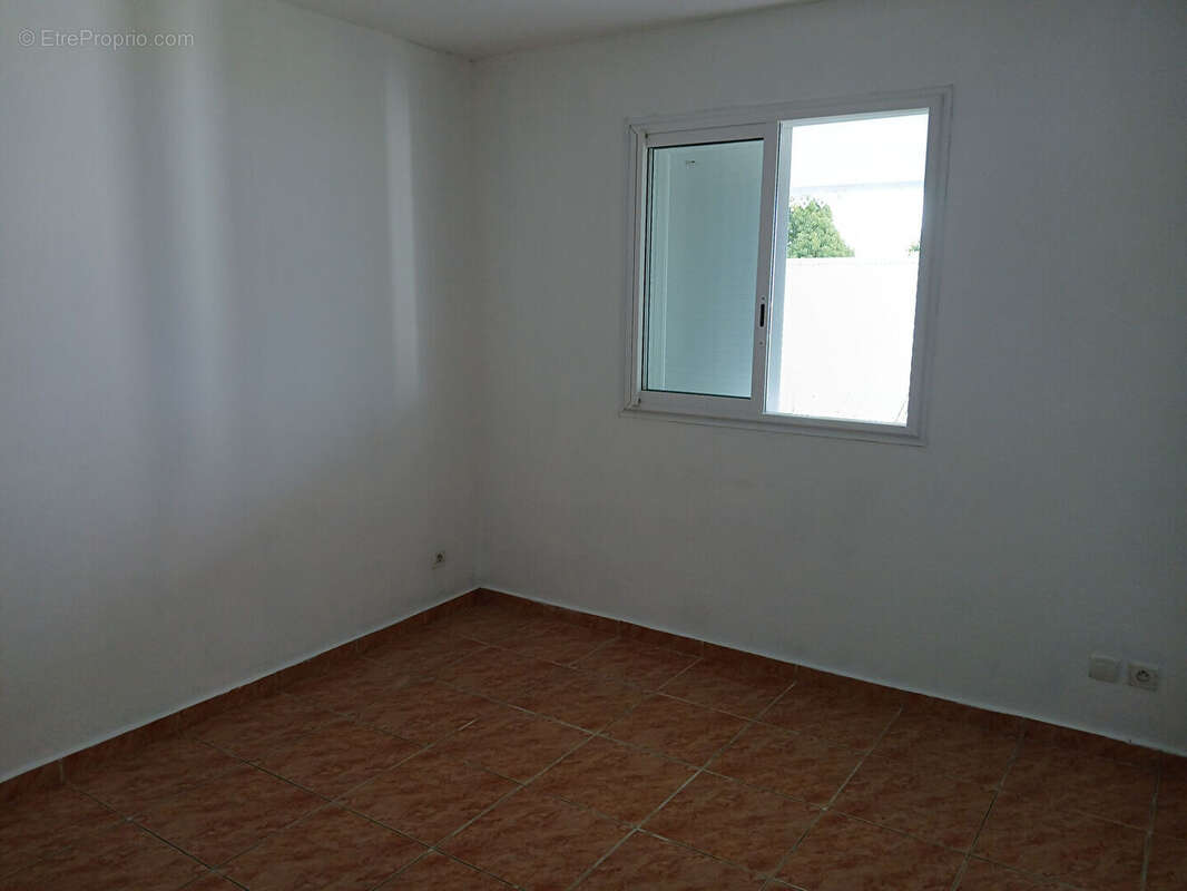 VILLA F4 de 110 m² sur un terrain de 720 m² STE MARIE - photo 5