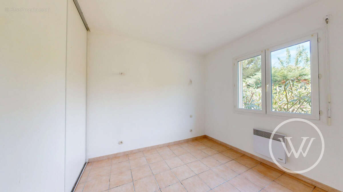 Maison à VILLENEUVE-LES-MONTREAL