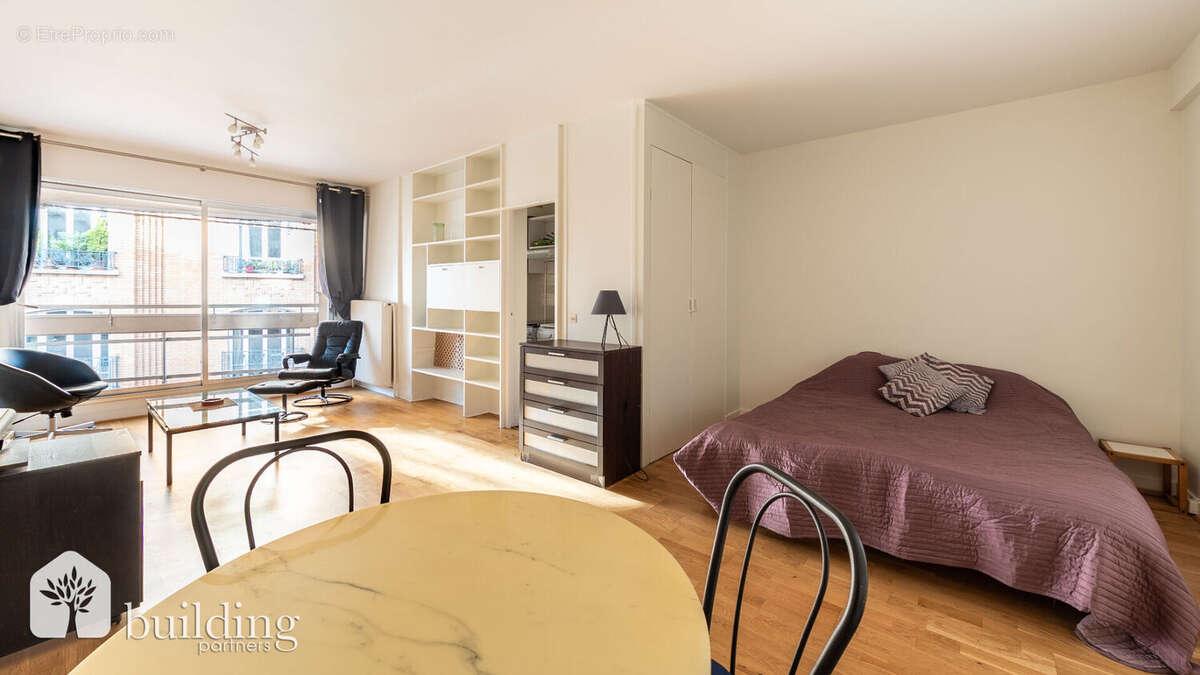 Appartement à PARIS-16E