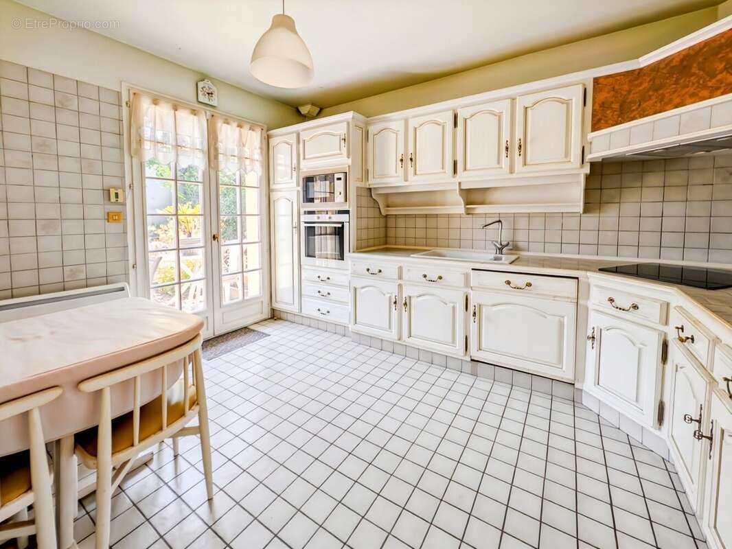 Maison 180 m² à Saint-Cyr-L'ecole  - photo 8