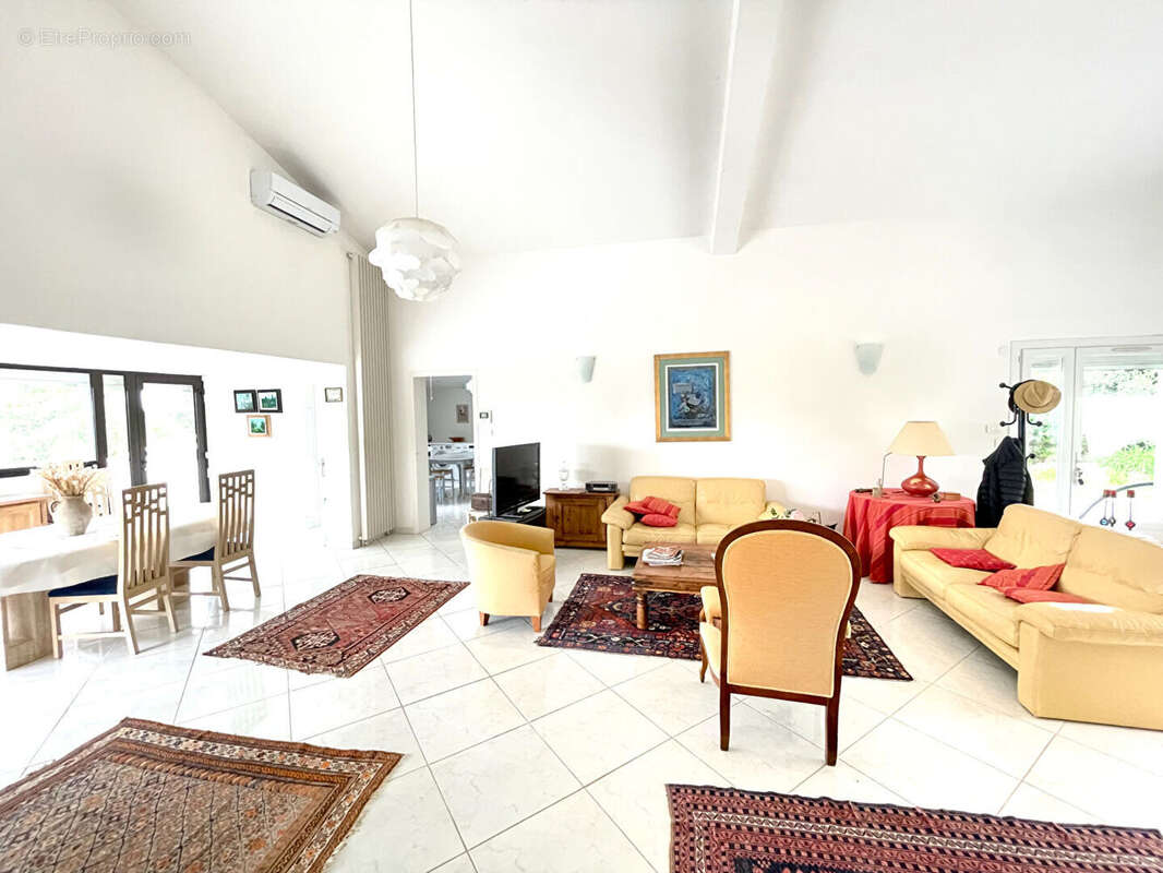 Maison de 183m² sur un terrain de 1611m² , piscine - photo 5