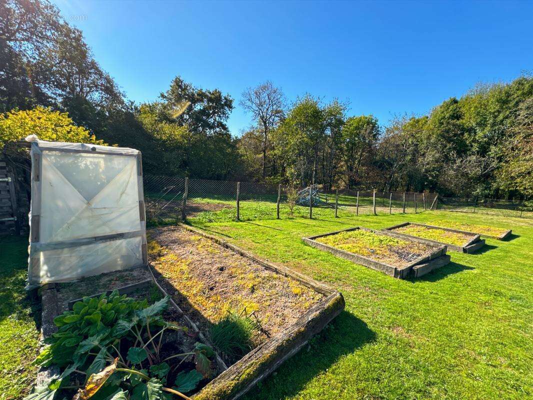 Maison à NOTRE-DAME-DE-SANILHAC