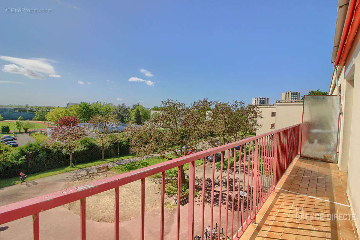 Appartement Rennes T6 - 102 m2 - Dernier étage avec balcon - cave et place de parking ! - photo 3