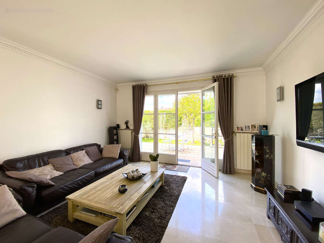 Maison à CHENNEVIERES-SUR-MARNE