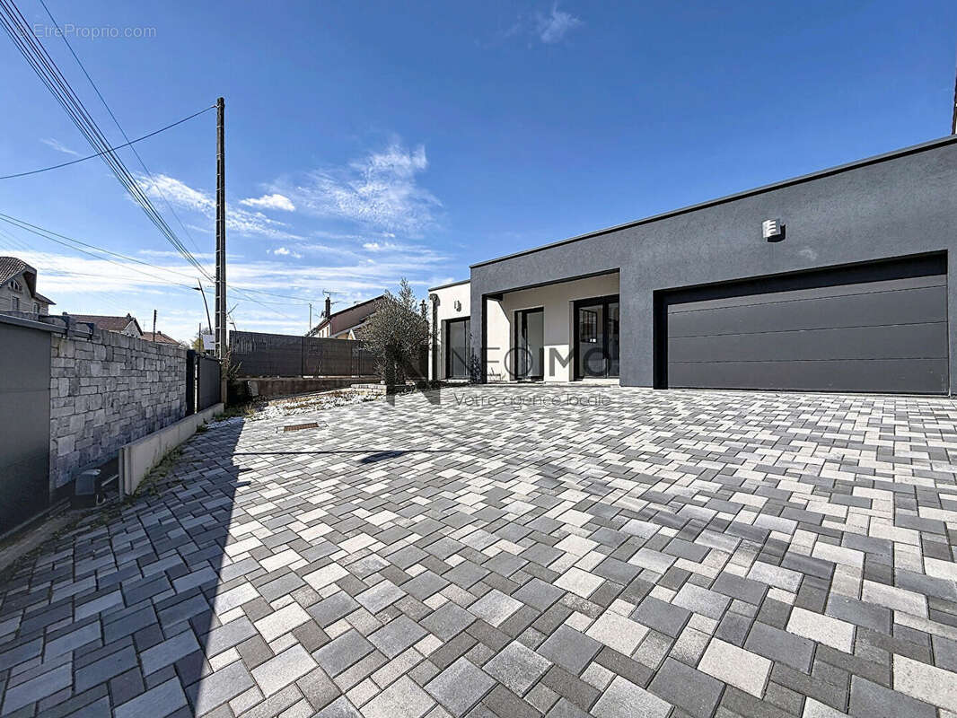 Maison à NEUFCHATEAU