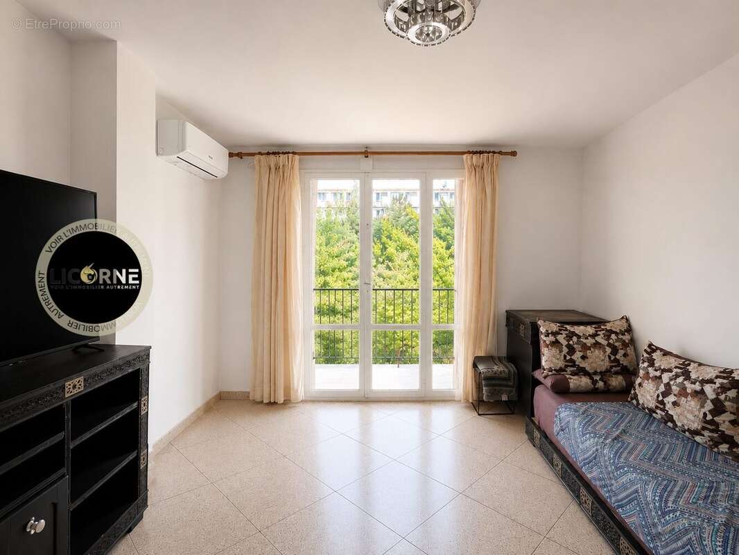 Appartement 74 m² à Marseille-3e  - photo 2