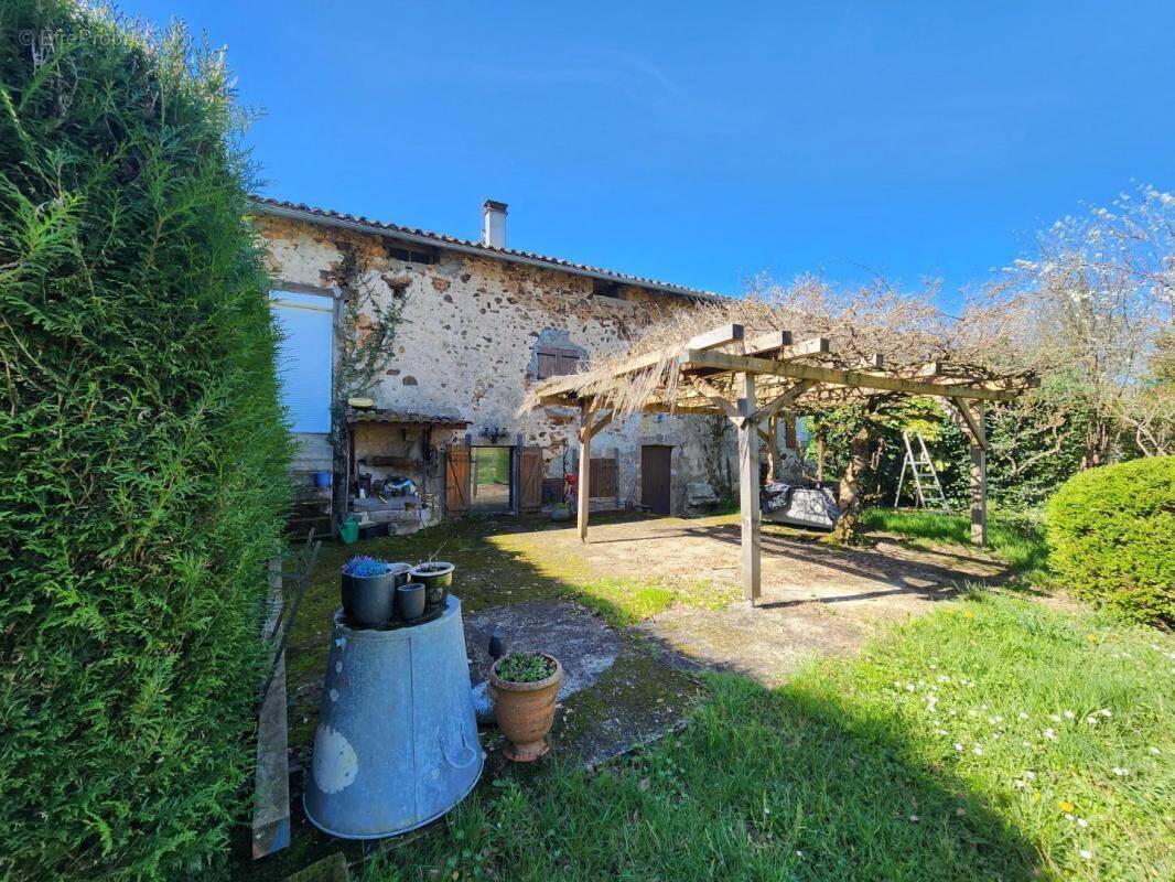 Maison à BRILLAC