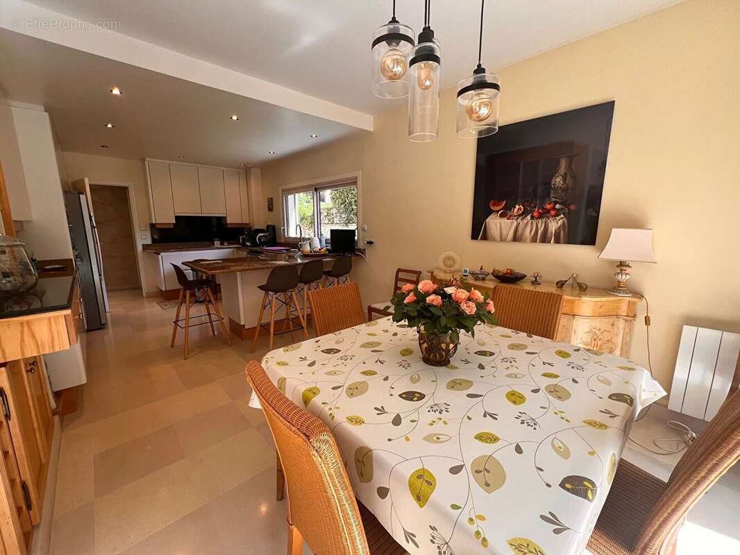 Maison à SAINT-NOM-LA-BRETECHE