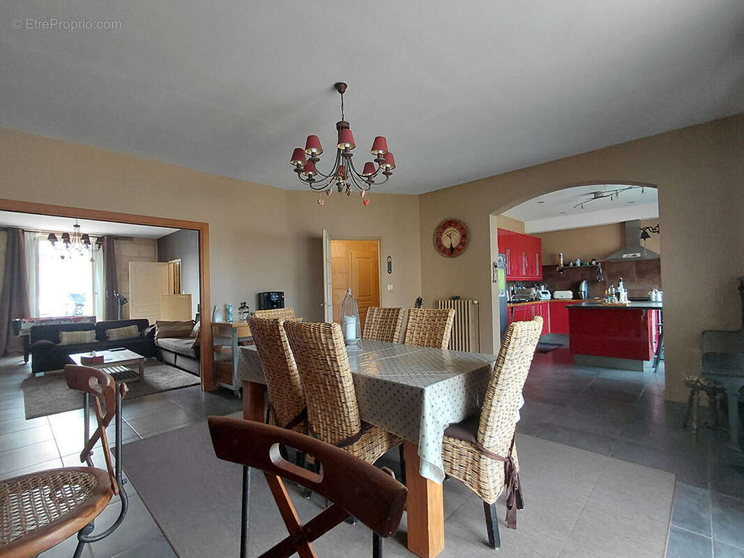 Maison de ville "bourgeoise" 245 m² Pugnac - photo 3
