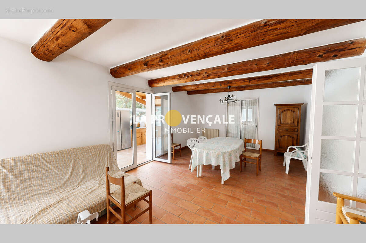 Maison 143 m² à Greasque  - photo 2