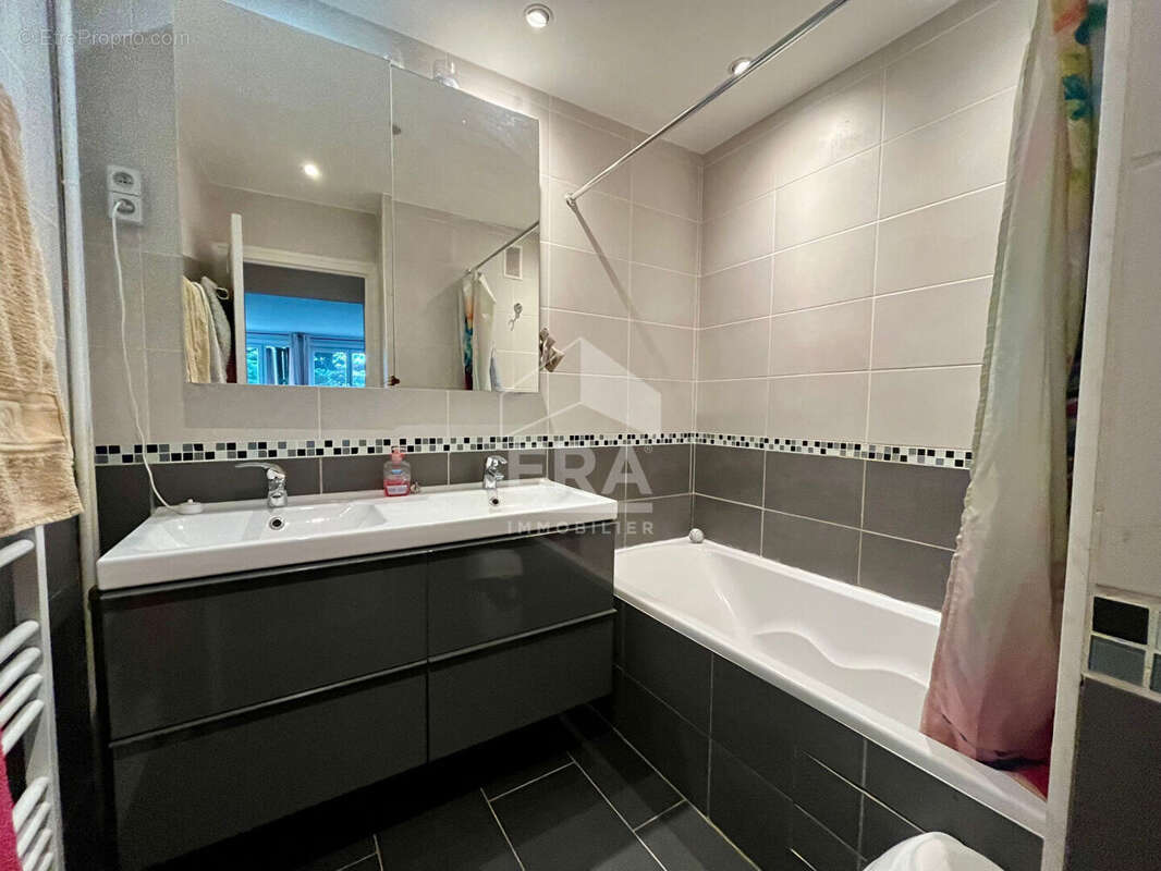 Appartement à LES CLAYES-SOUS-BOIS