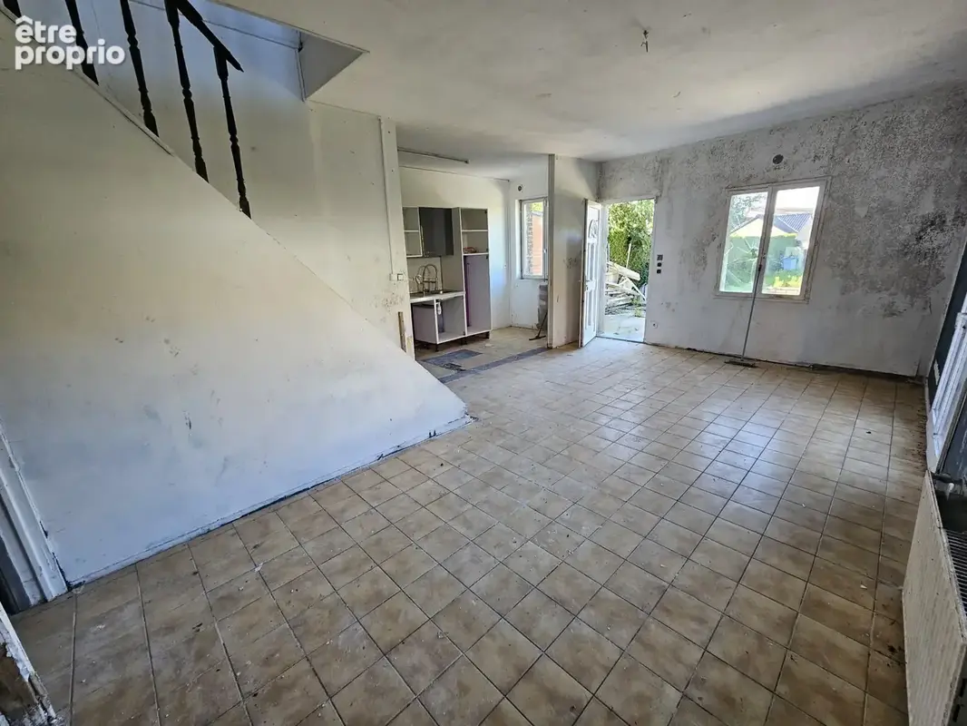 Immeuble de rapport, 5 lots : 4 logements et 1 commerce, dont 2 déjà loués, rendement 14,5% travaux compris - photo 6
