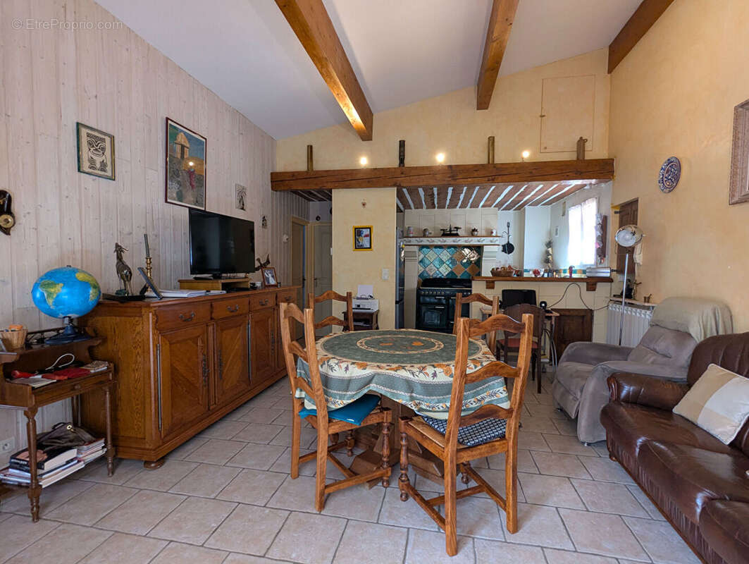 Appartement à SALERNES