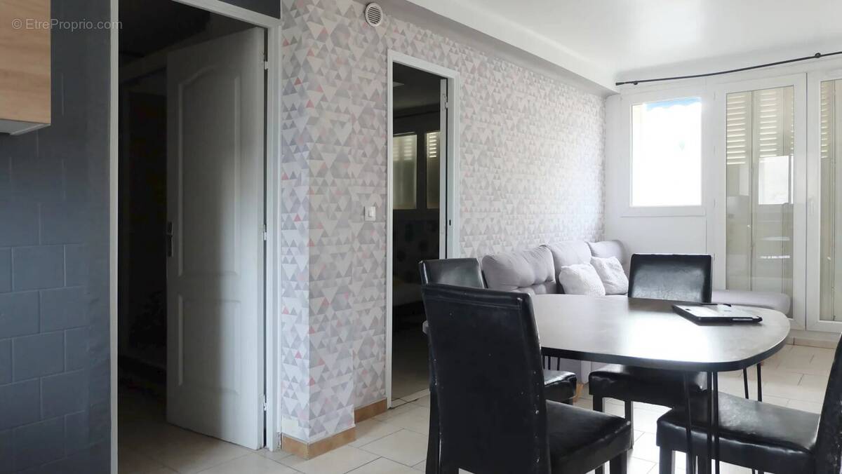 Appartement à MARSEILLE-3E